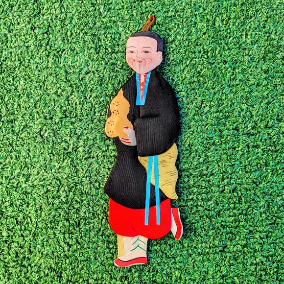 7 Vintage Silk Art Asian Traditional Dress Chinese 1970s Hanging Decoration Set - Picture 6 of 9